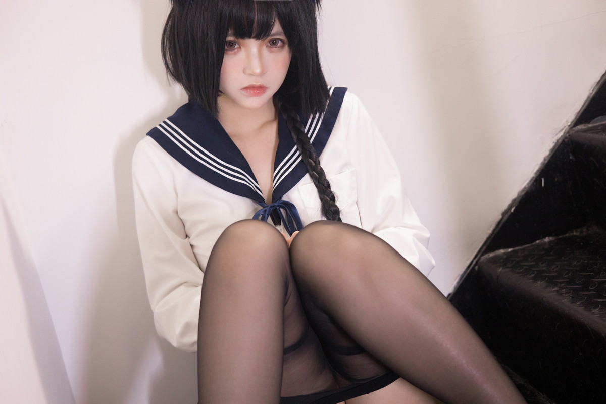 xgyw.top_网络美女疯猫ss制服少女主题私房性感学生制服配超薄黑丝秀翘臀美腿诱惑写真80P