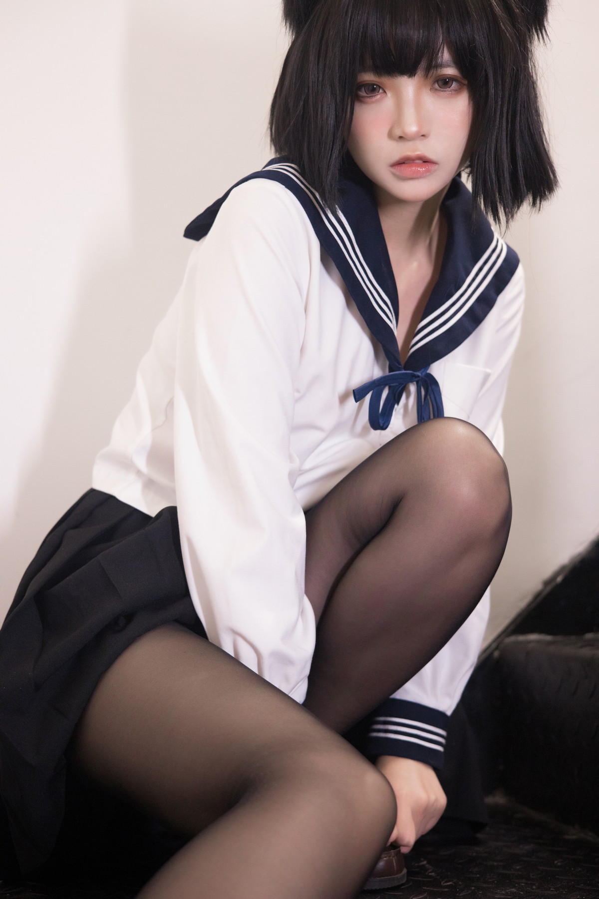 xgyw.top_网络美女疯猫ss制服少女主题私房性感学生制服配超薄黑丝秀翘臀美腿诱惑写真80P