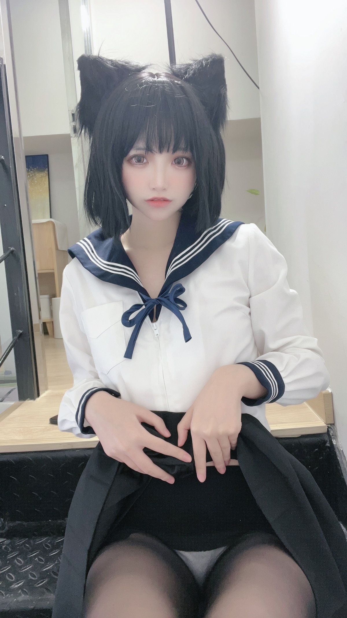 xgyw.top_网络美女疯猫ss制服少女主题私房性感学生制服配超薄黑丝秀翘臀美腿诱惑写真80P