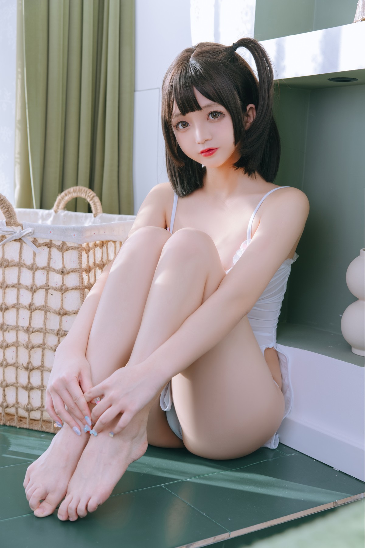 xgyw.top_Cosplay美女日奈娇湿身小白裙主题性感白色吊带配丁字裤秀丰乳肥臀诱惑写真91P