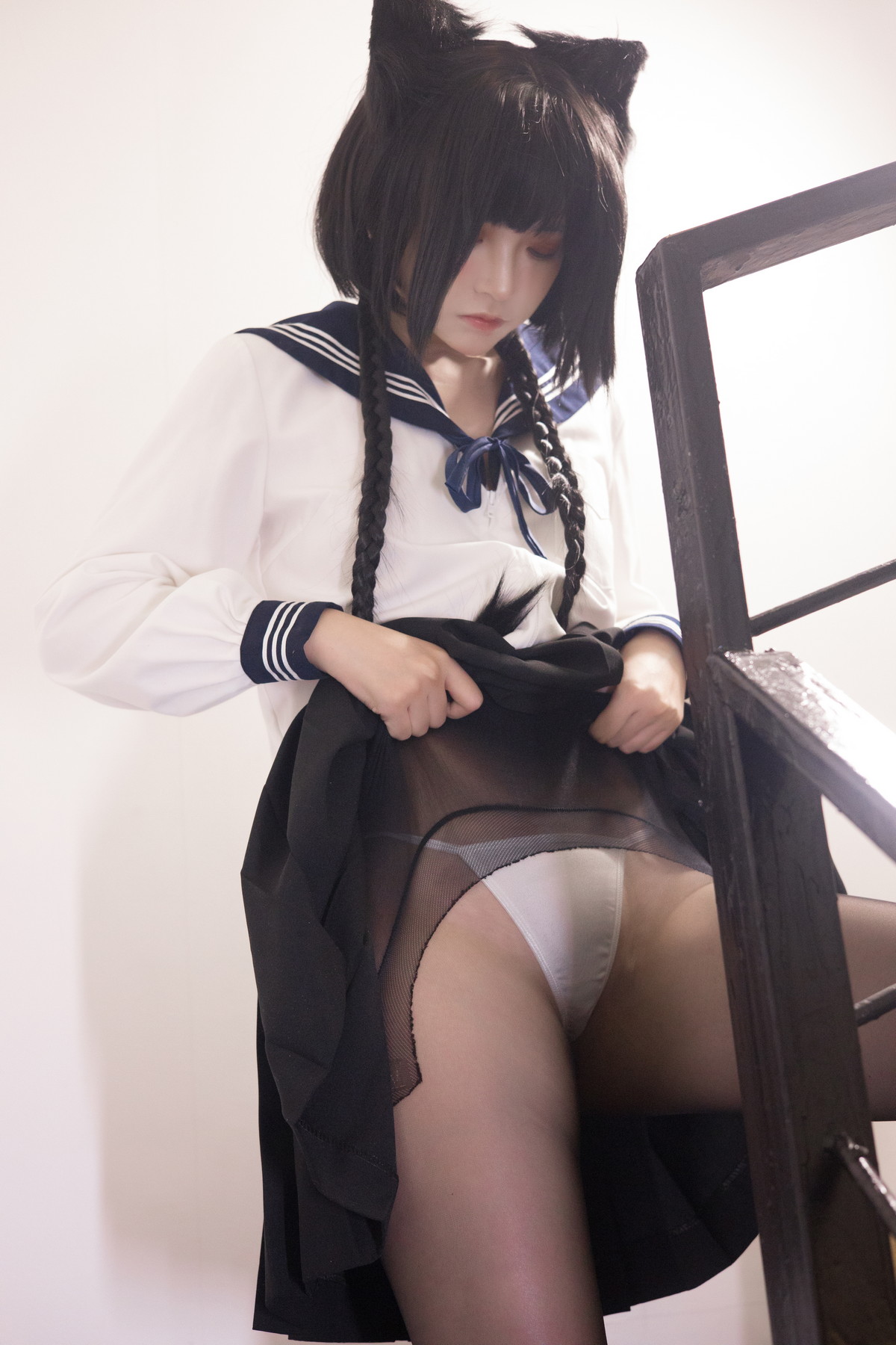 xgyw.top_网络美女疯猫ss制服少女主题私房性感学生制服配超薄黑丝秀翘臀美腿诱惑写真80P