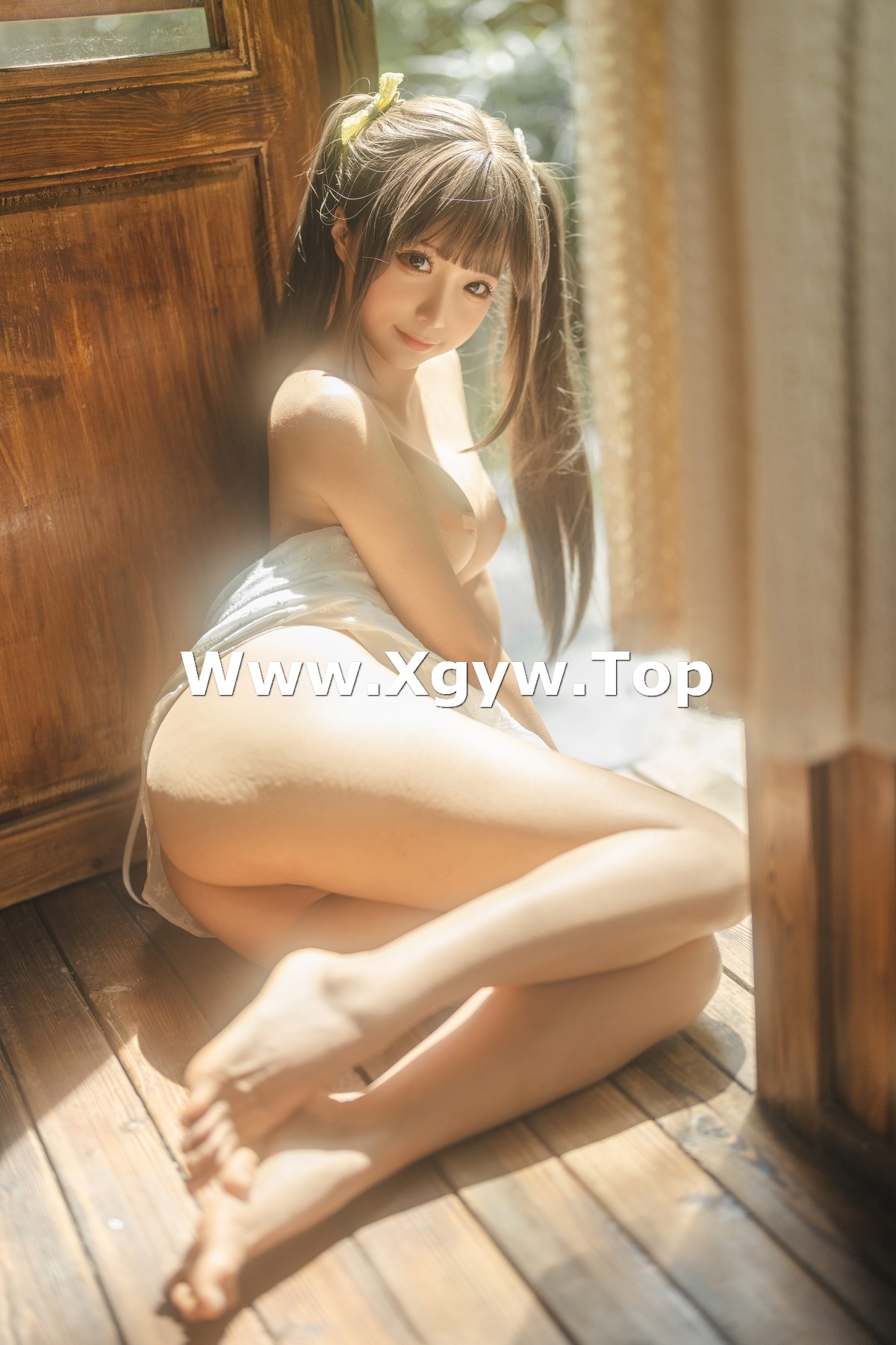 xgyw.top_动漫博主蠢沫沫夏主题私房脱白色吊裙大尺度露火辣胴体秀豪乳遮点诱惑写真115P