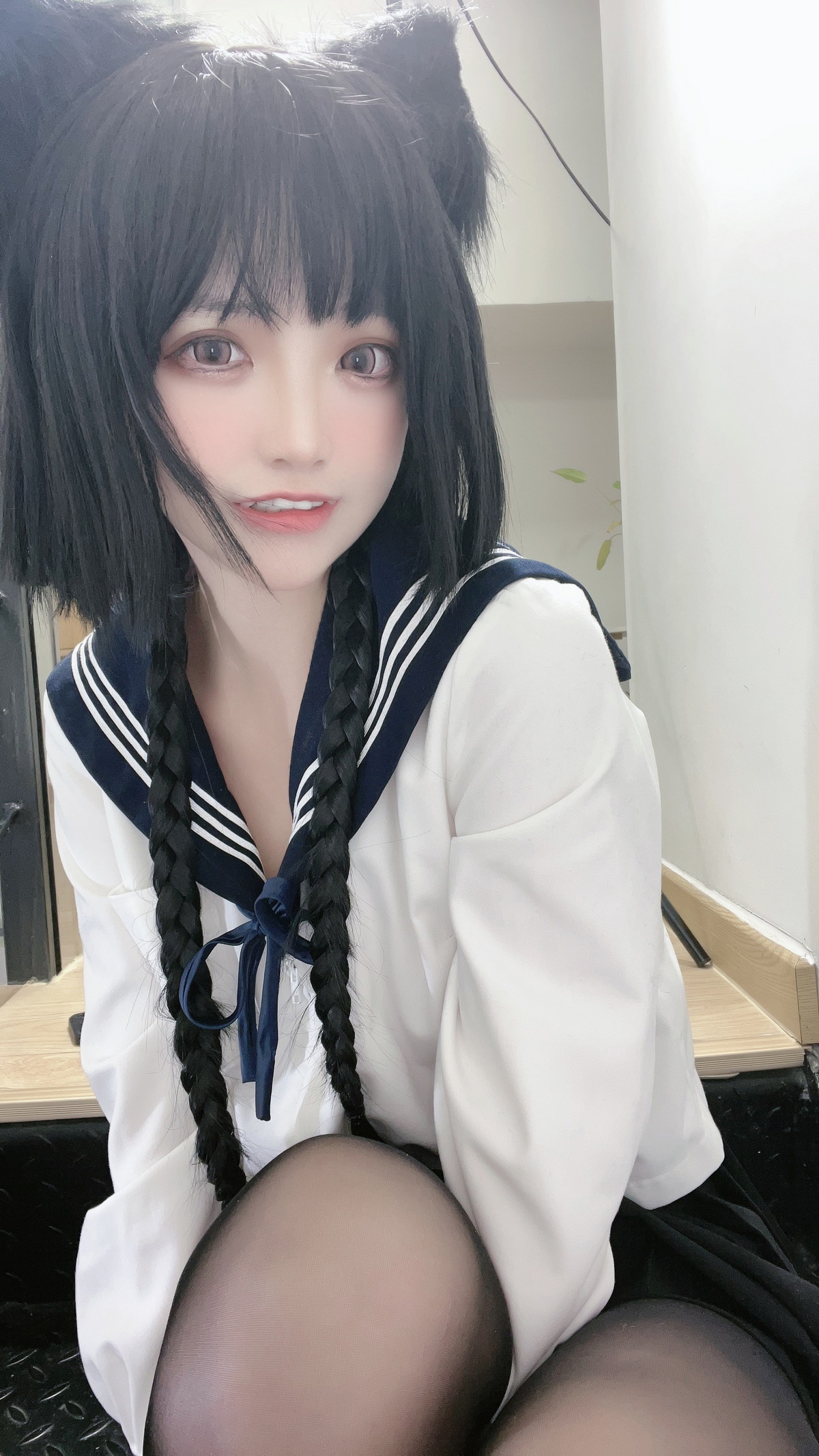 xgyw.top_网络美女疯猫ss制服少女主题私房性感学生制服配超薄黑丝秀翘臀美腿诱惑写真80P