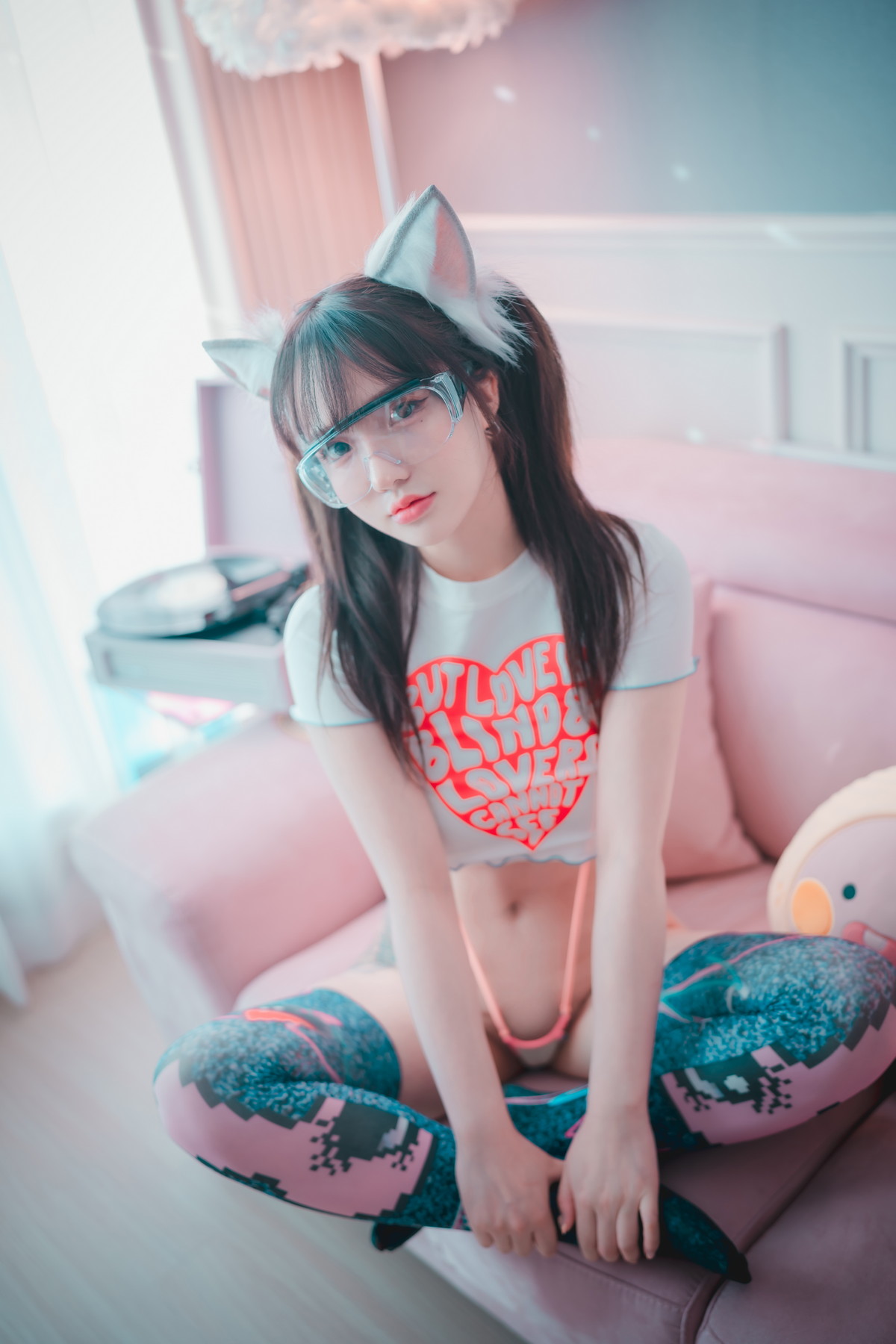 xgyw.top_[DJAWA]No.208_模特Yeeun_Retro Gaming Girl主题私房性感多套服饰秀翘臀美腿诱惑写真96P