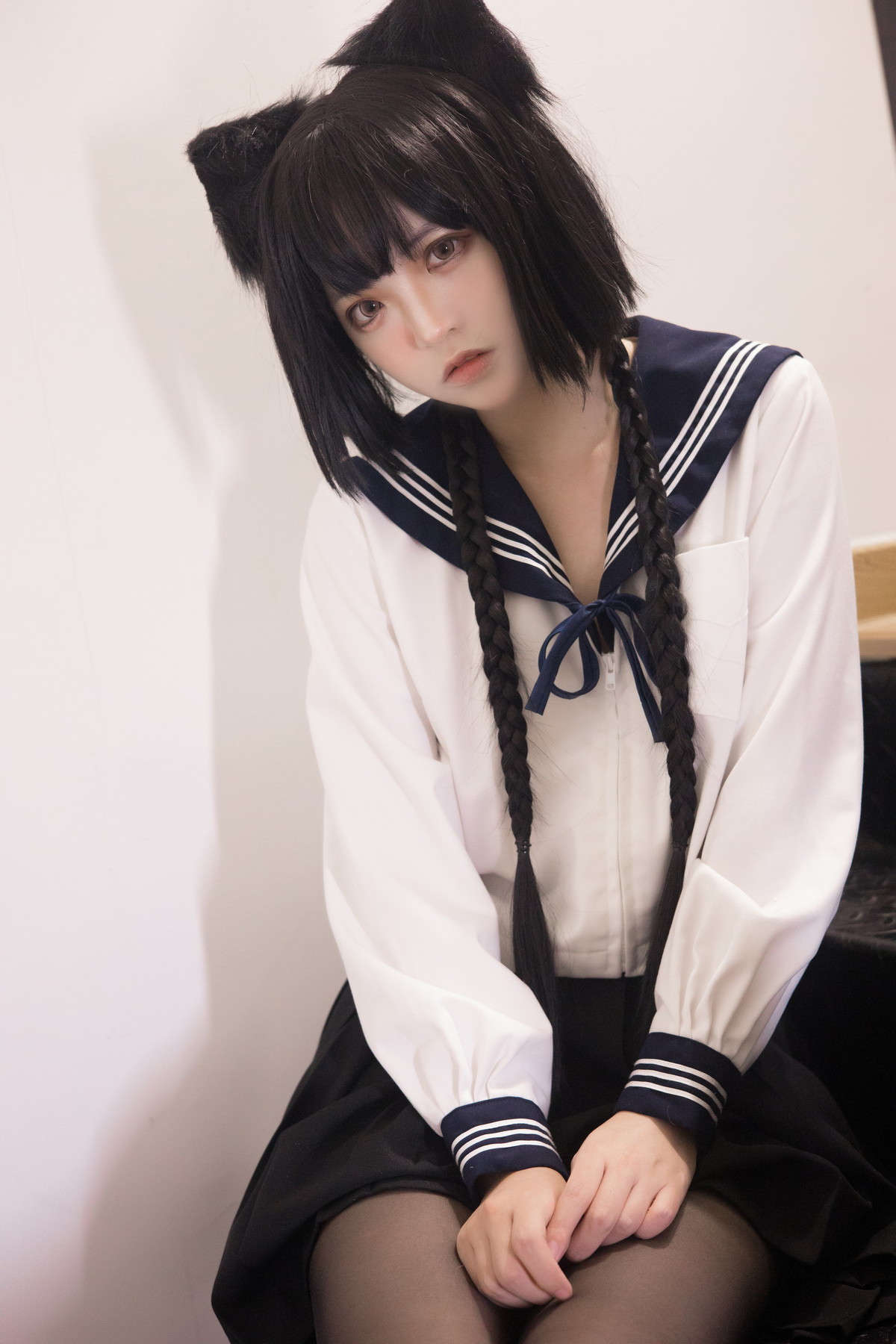 xgyw.top_网络美女疯猫ss制服少女主题私房性感学生制服配超薄黑丝秀翘臀美腿诱惑写真80P