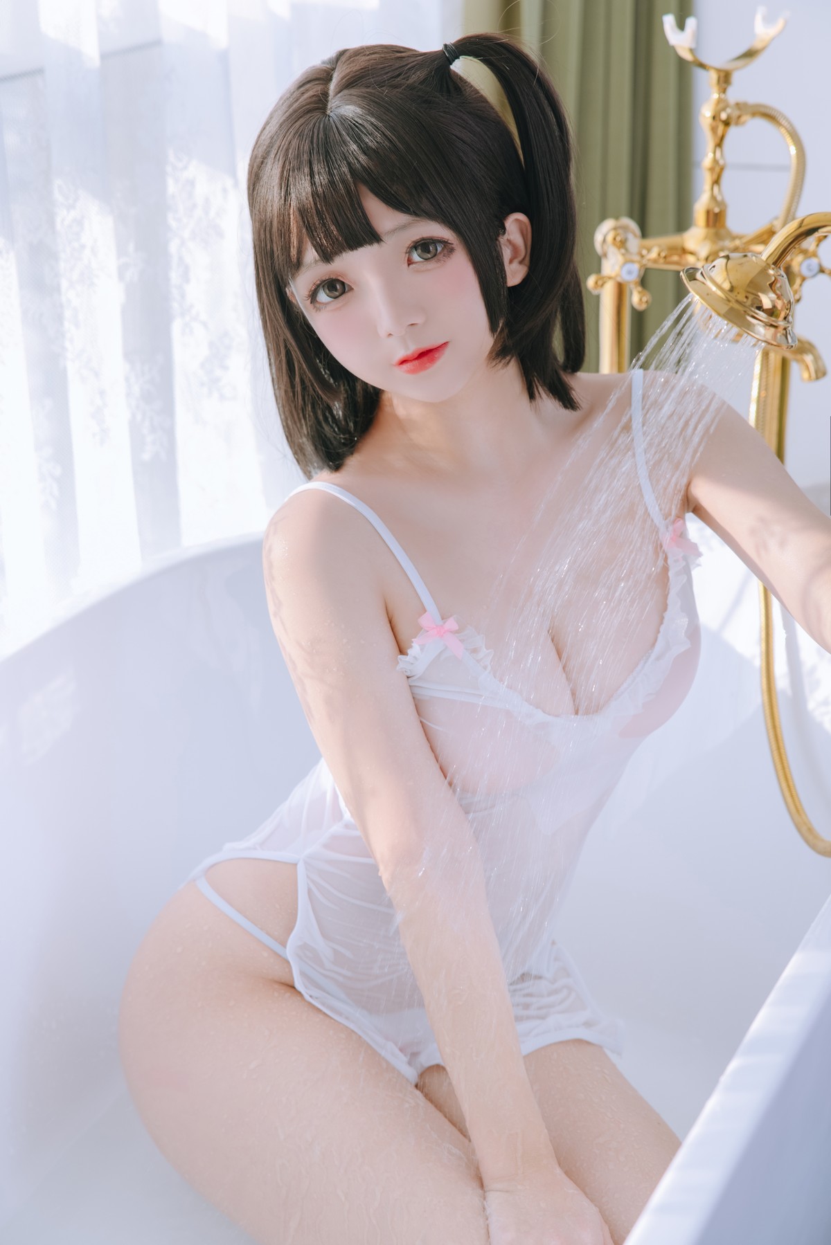 xgyw.top_Cosplay美女日奈娇湿身小白裙主题性感白色吊带配丁字裤秀丰乳肥臀诱惑写真91P