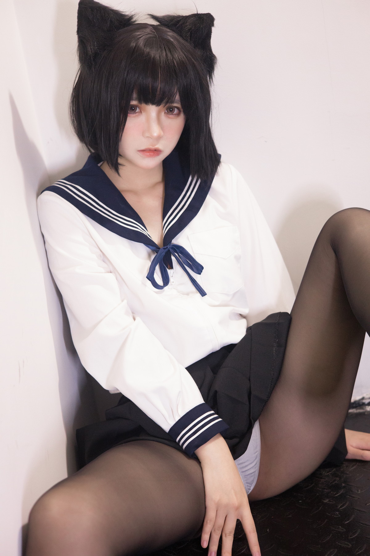 xgyw.top_网络美女疯猫ss制服少女主题私房性感学生制服配超薄黑丝秀翘臀美腿诱惑写真80P