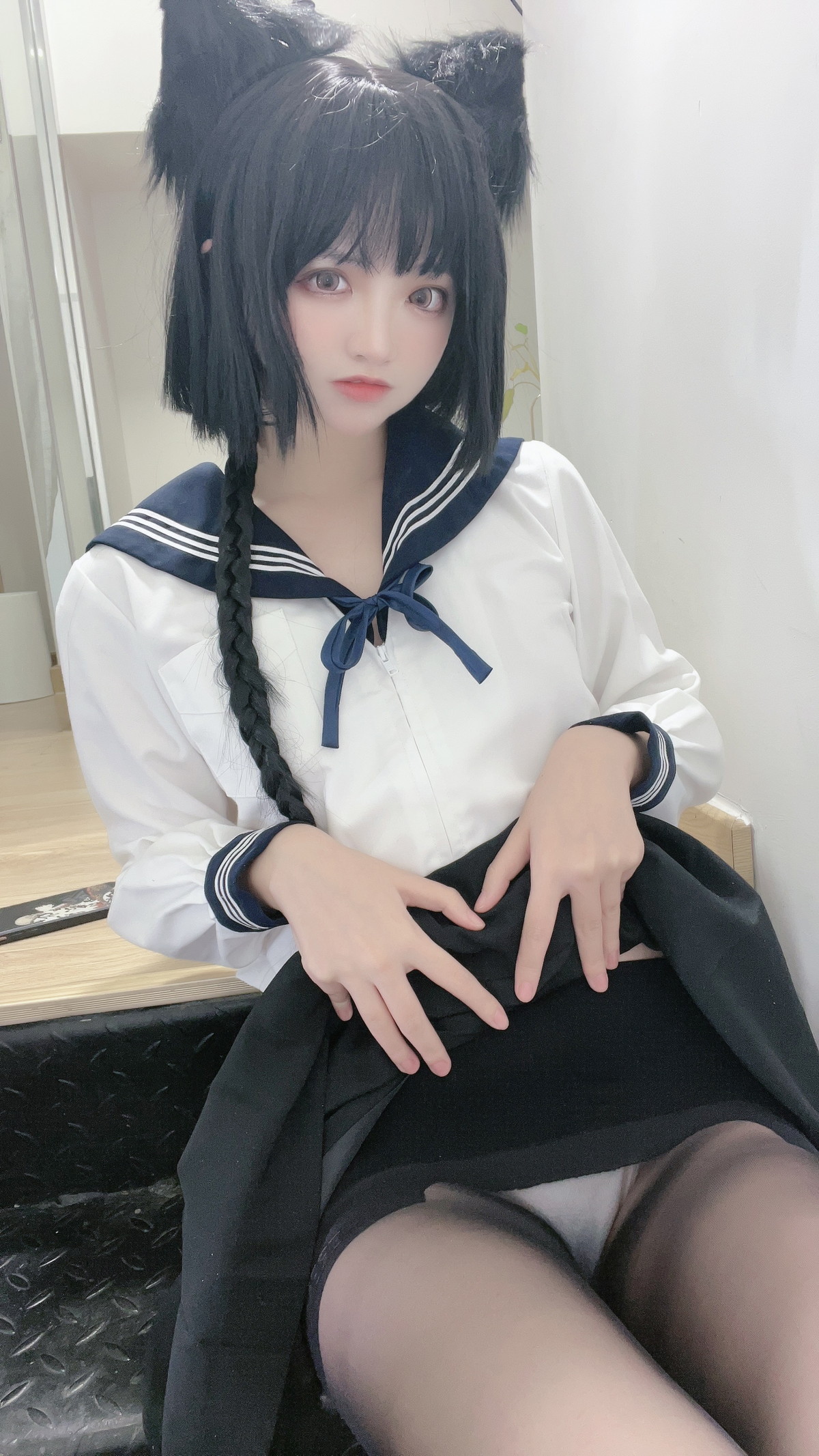 xgyw.top_网络美女疯猫ss制服少女主题私房性感学生制服配超薄黑丝秀翘臀美腿诱惑写真80P