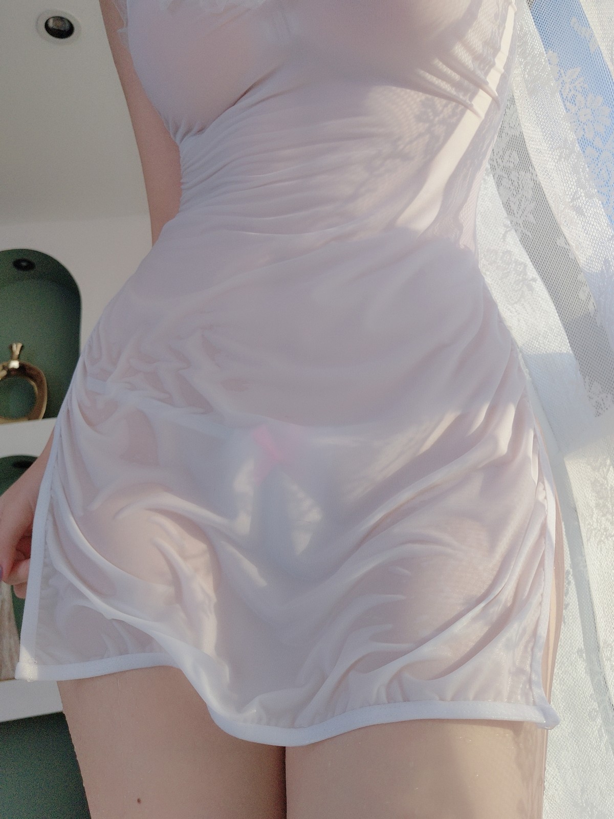 xgyw.top_Cosplay美女日奈娇湿身小白裙主题性感白色吊带配丁字裤秀丰乳肥臀诱惑写真91P