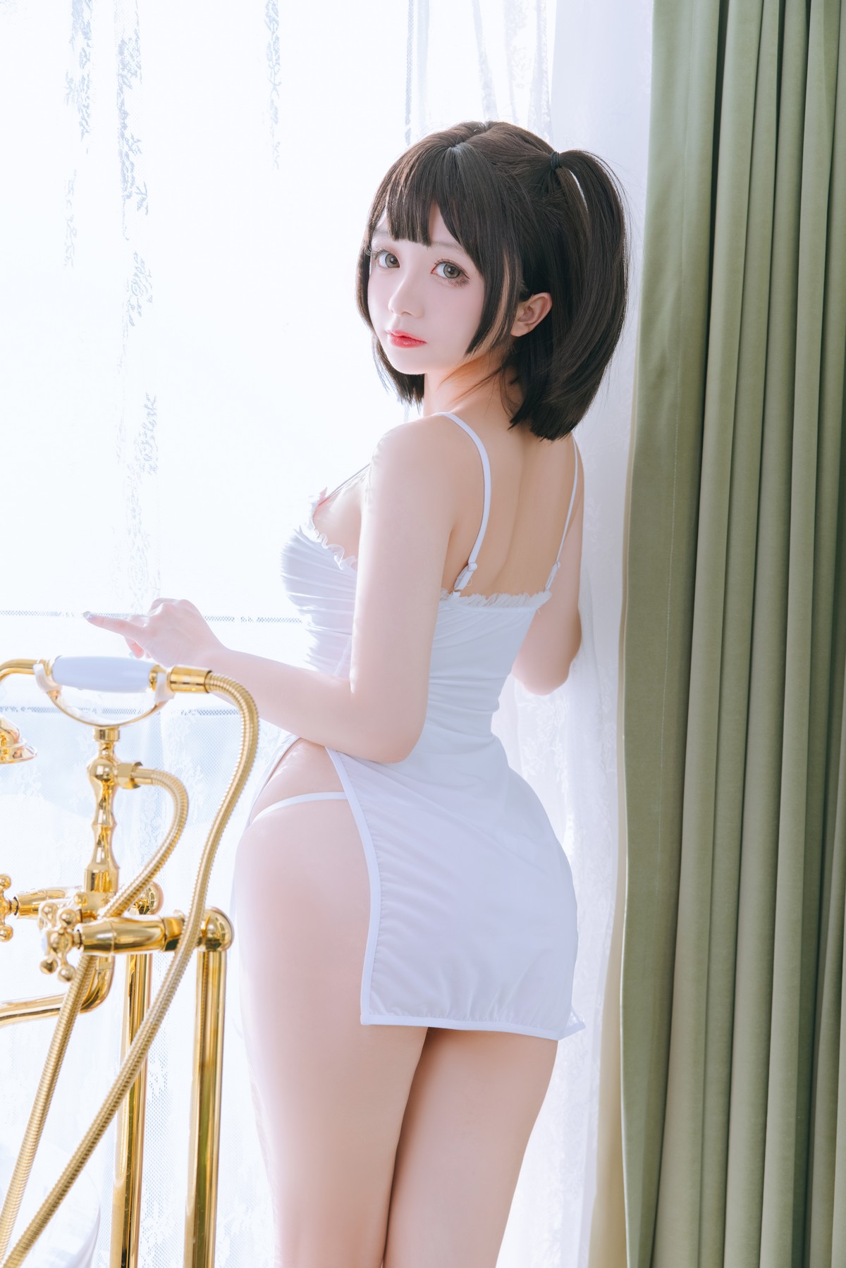 xgyw.top_Cosplay美女日奈娇湿身小白裙主题性感白色吊带配丁字裤秀丰乳肥臀诱惑写真91P