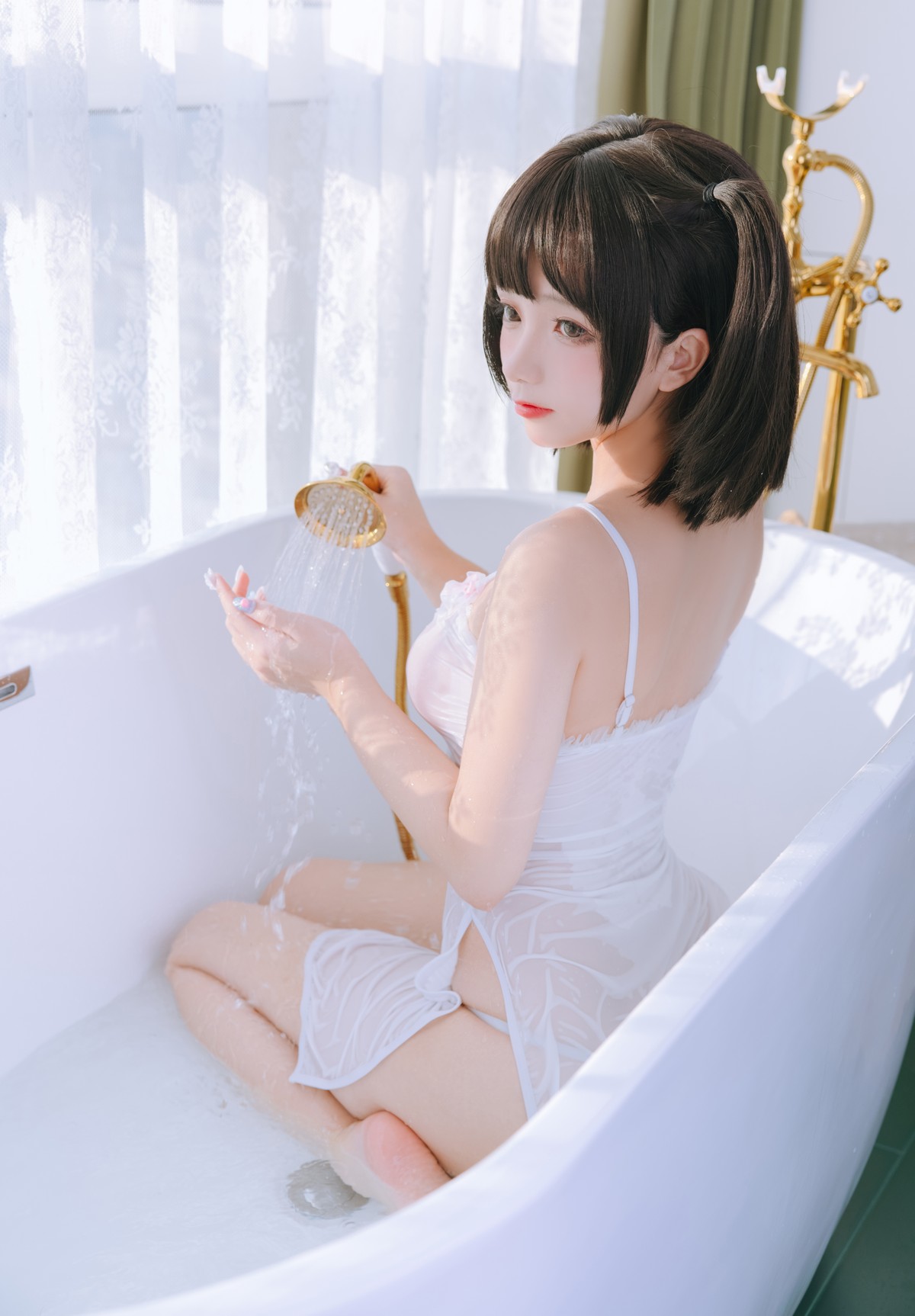 xgyw.top_Cosplay美女日奈娇湿身小白裙主题性感白色吊带配丁字裤秀丰乳肥臀诱惑写真91P