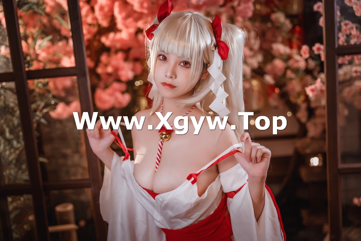 xgyw.top_萌系小姐姐蜜汁猫裘可畏巫女主题性感红白色连衣裙半脱露惹火身材诱惑写真50P