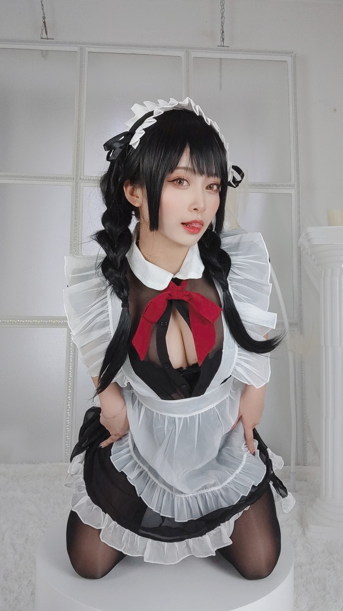 xgyw.top_动漫博主洛璃LoLiSAMA黑丝女仆主题性感女仆装配超薄无内黑丝秀翘臀诱惑写真93P