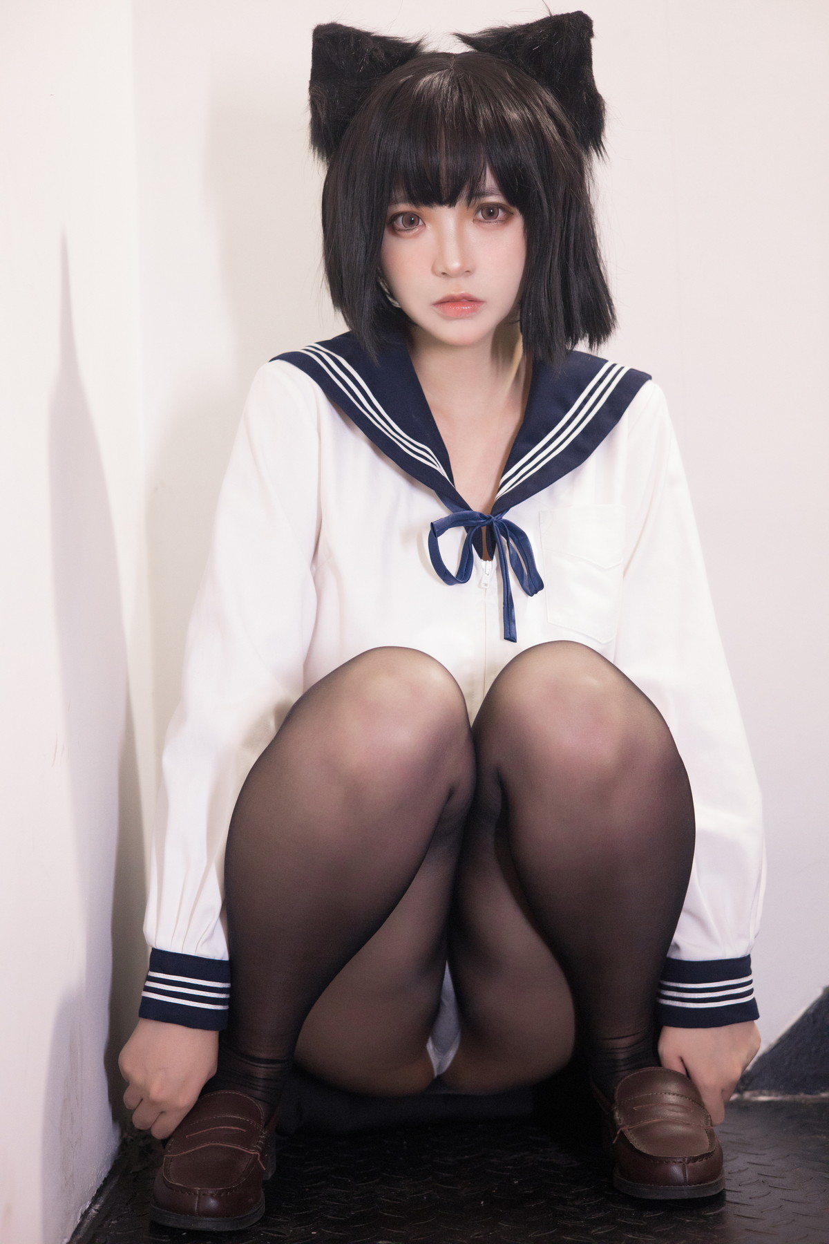 xgyw.top_网络美女疯猫ss制服少女主题私房性感学生制服配超薄黑丝秀翘臀美腿诱惑写真80P