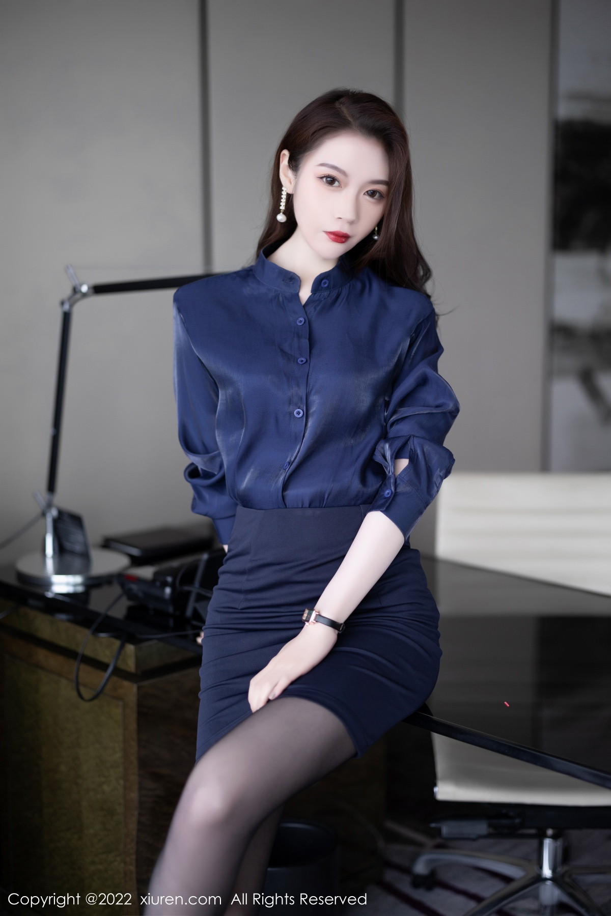 xgyw.top_XiuRen第5729_模特梦心玥心愿旅拍脱深蓝上衣露性感内衣配超薄黑丝诱惑写真91P