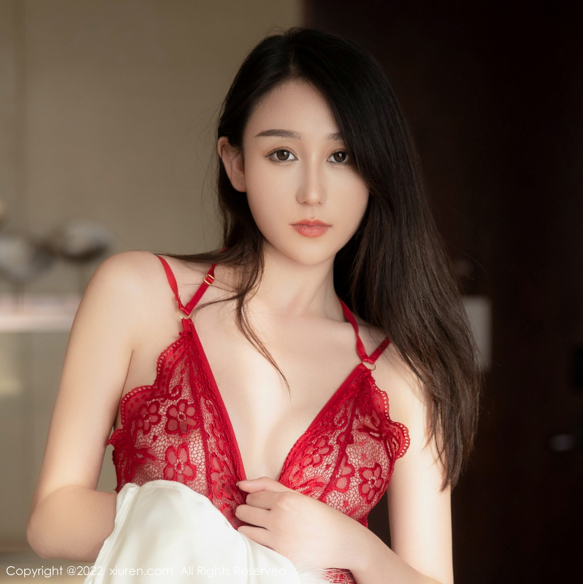 xgyw.top_XiuRen第5734_新人模特薇薇酱都市丽人脱白色套装露红色蕾丝内衣撩人诱惑写真87P