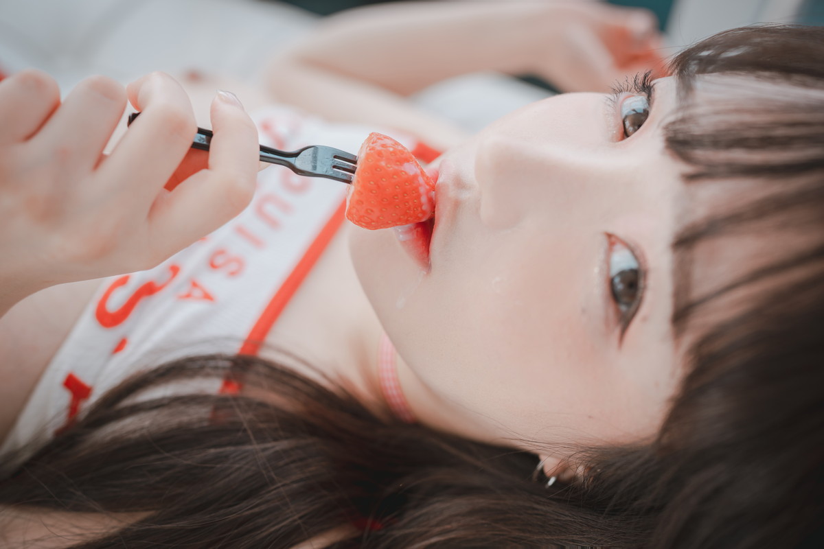 xgyw.top_[DJAWA]No.209_模特Yeeun_Strawbeery Girl主题私房性感红色短裙秀白嫩翘臀诱惑写真81P