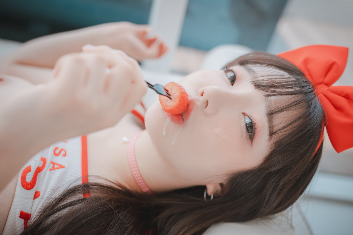 xgyw.top_[DJAWA]No.209_模特Yeeun_Strawbeery Girl主题私房性感红色短裙秀白嫩翘臀诱惑写真81P