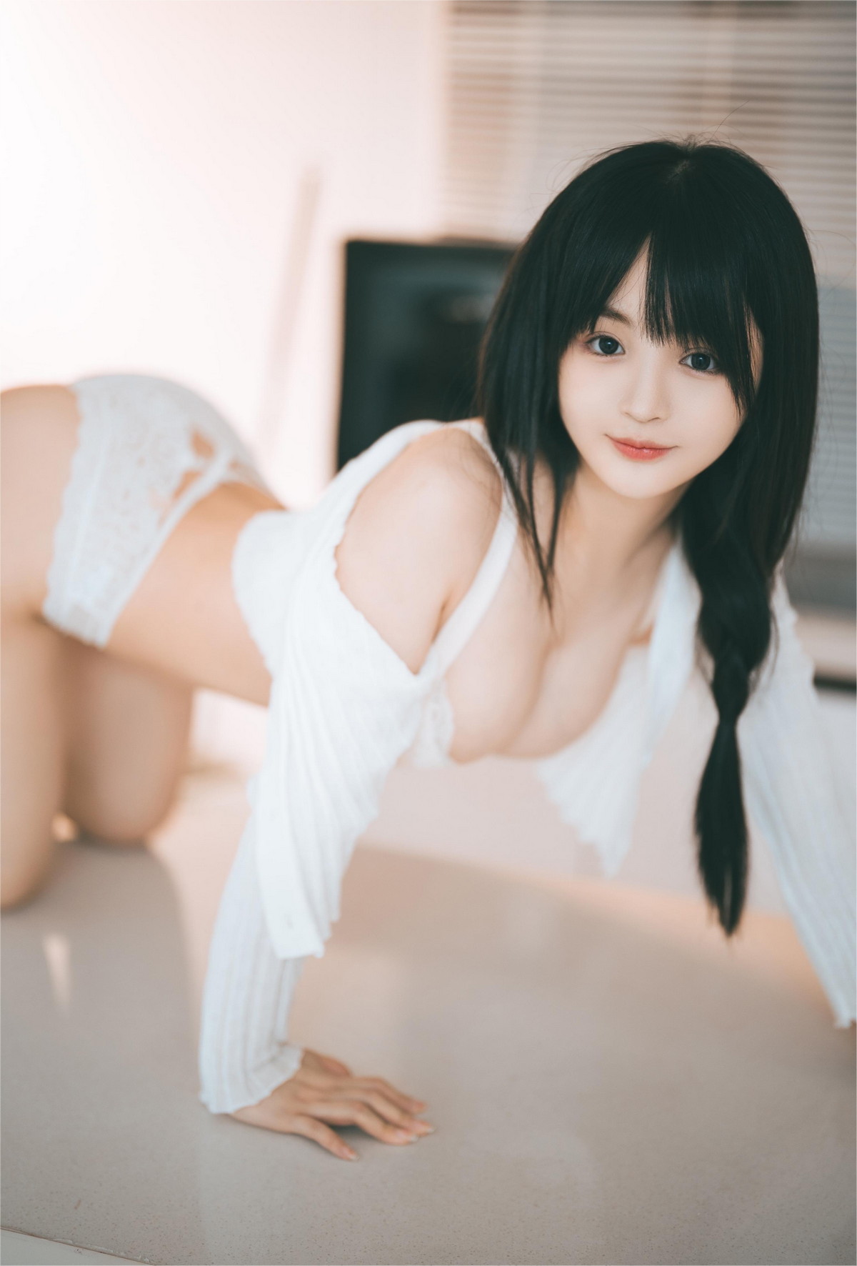 xgyw.top_网络美女桜井宁宁人妻主题私房性感白色蕾丝内衣半脱秀豪乳翘臀惹火诱惑写真51P