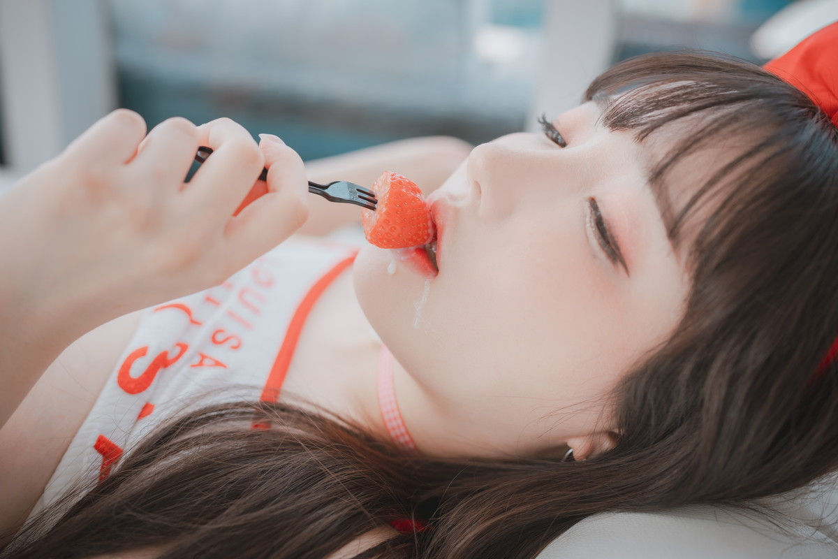 xgyw.top_[DJAWA]No.209_模特Yeeun_Strawbeery Girl主题私房性感红色短裙秀白嫩翘臀诱惑写真81P