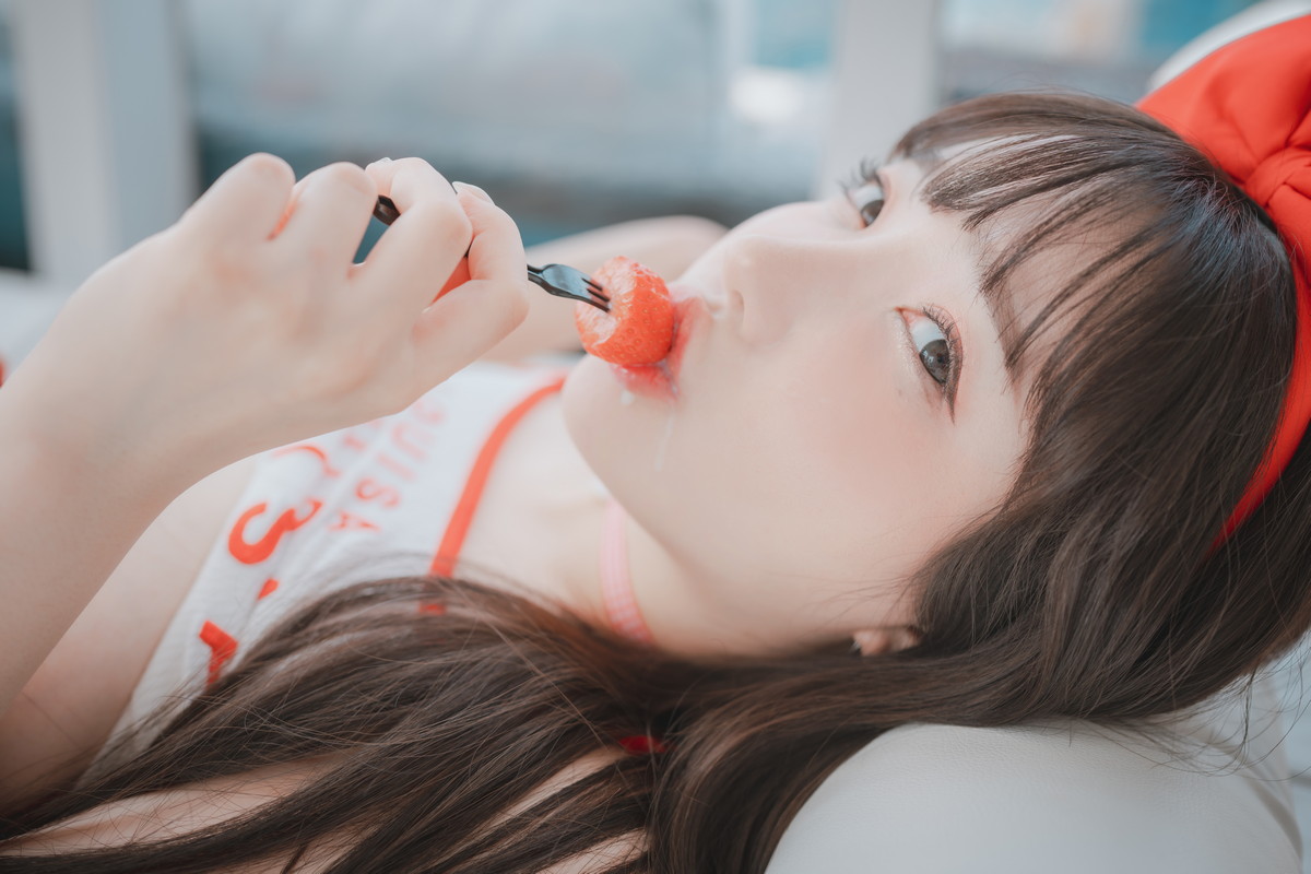 xgyw.top_[DJAWA]No.209_模特Yeeun_Strawbeery Girl主题私房性感红色短裙秀白嫩翘臀诱惑写真81P
