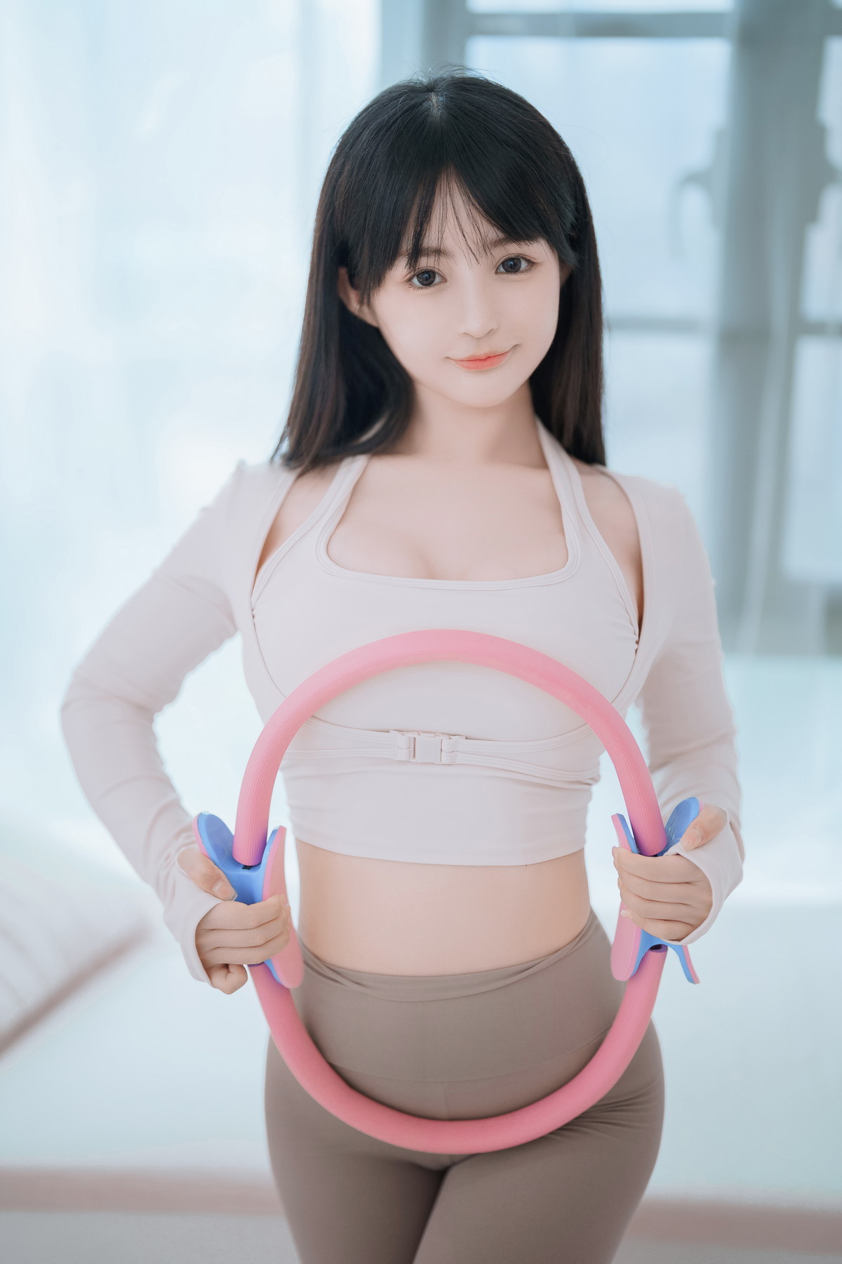 xgyw.top_网络美女桜井宁宁瑜伽妹妹主题性感紧身瑜伽服半脱秀惹火身材撩人诱惑写真111P