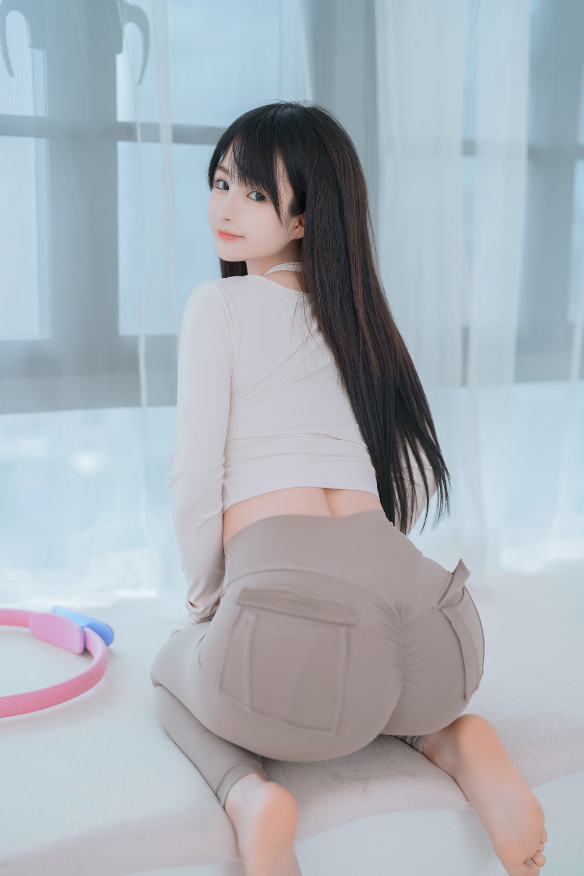 xgyw.top_网络美女桜井宁宁瑜伽妹妹主题性感紧身瑜伽服半脱秀惹火身材撩人诱惑写真111P