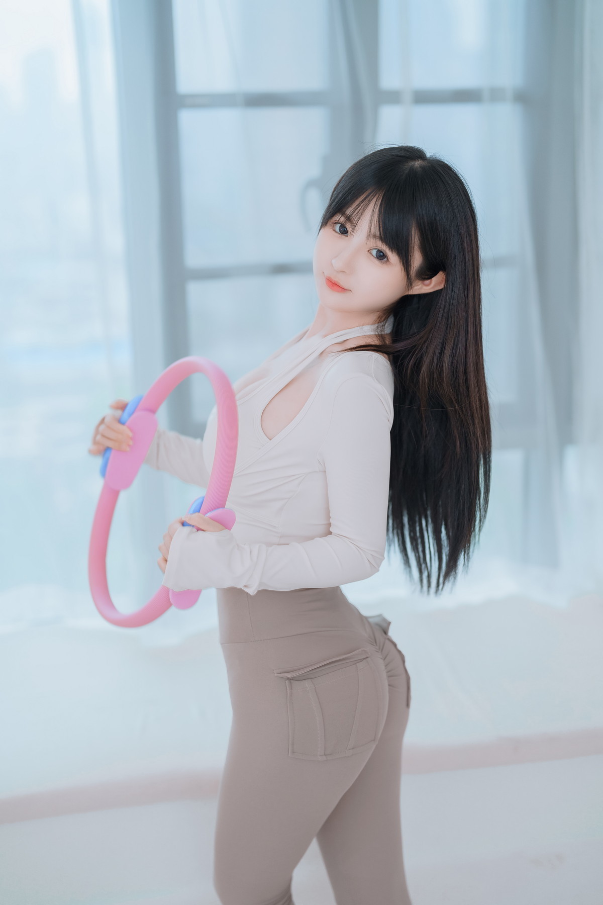 xgyw.top_网络美女桜井宁宁瑜伽妹妹主题性感紧身瑜伽服半脱秀惹火身材撩人诱惑写真111P