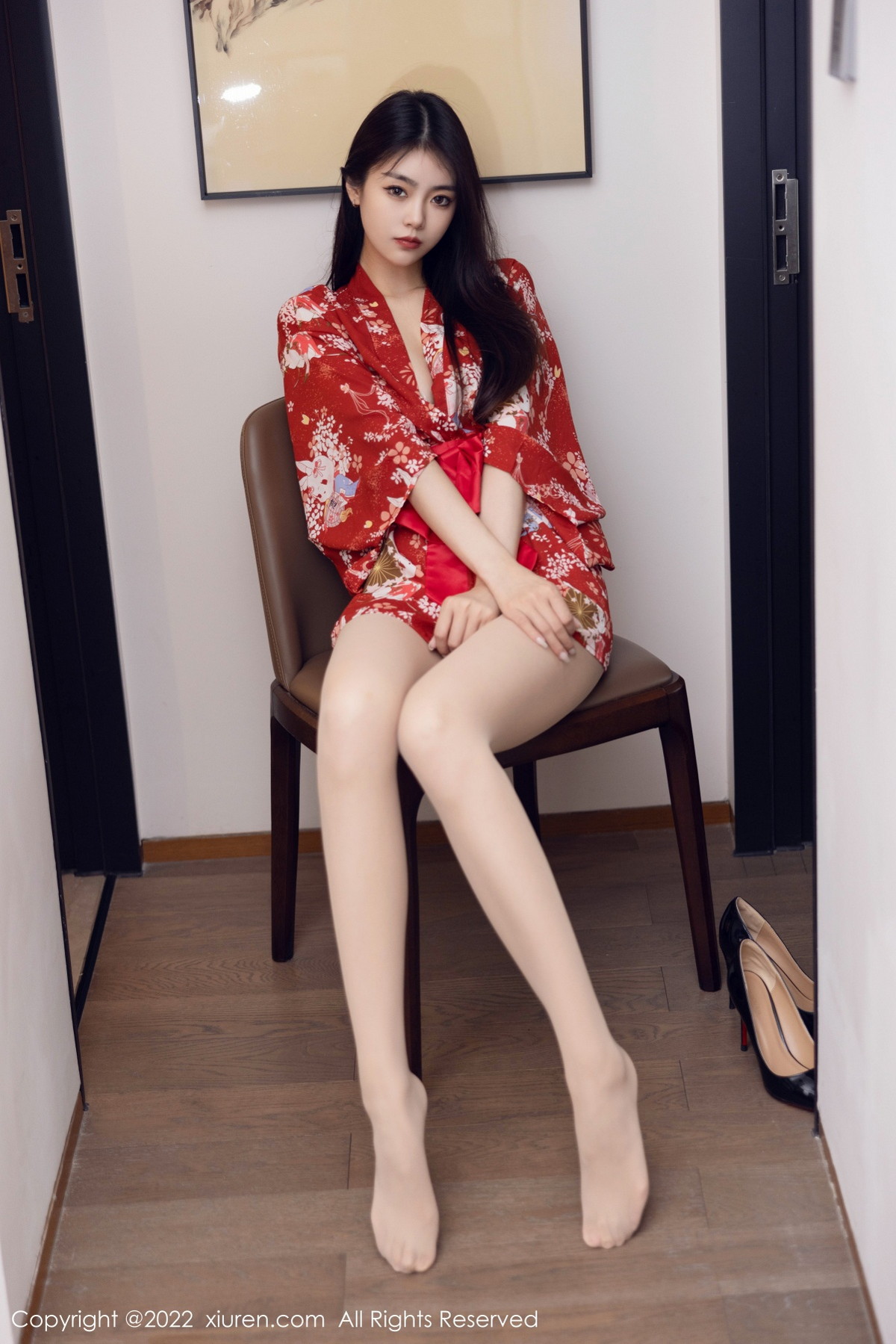 xgyw.top_XiuRen第5736_模特可乐Vicky红色图案服饰配超薄无内肉丝秀翘臀美腿诱惑写真53P