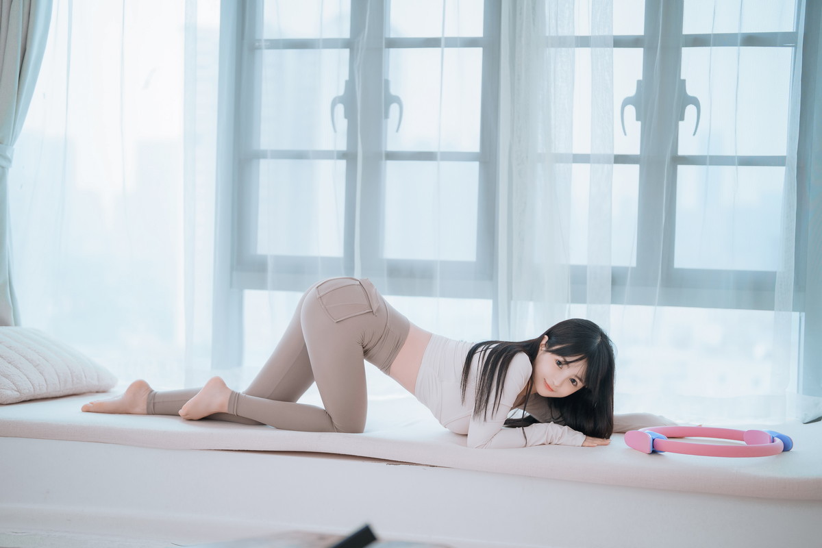 xgyw.top_网络美女桜井宁宁瑜伽妹妹主题性感紧身瑜伽服半脱秀惹火身材撩人诱惑写真111P