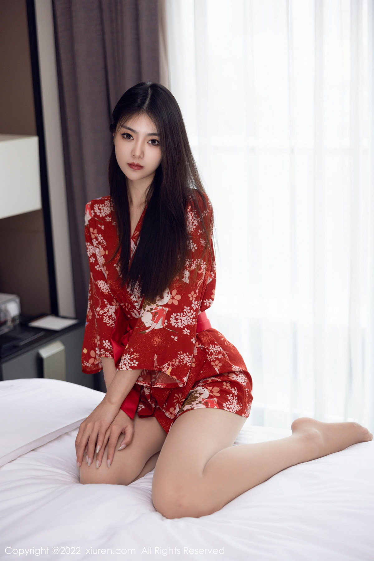 xgyw.top_XiuRen第5736_模特可乐Vicky红色图案服饰配超薄无内肉丝秀翘臀美腿诱惑写真53P
