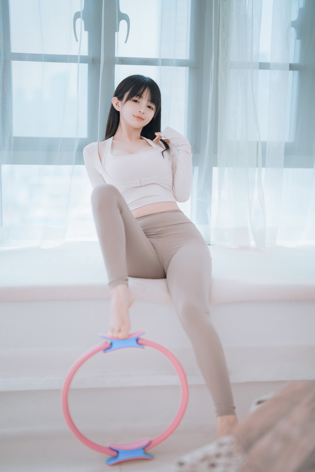 xgyw.top_网络美女桜井宁宁瑜伽妹妹主题性感紧身瑜伽服半脱秀惹火身材撩人诱惑写真111P
