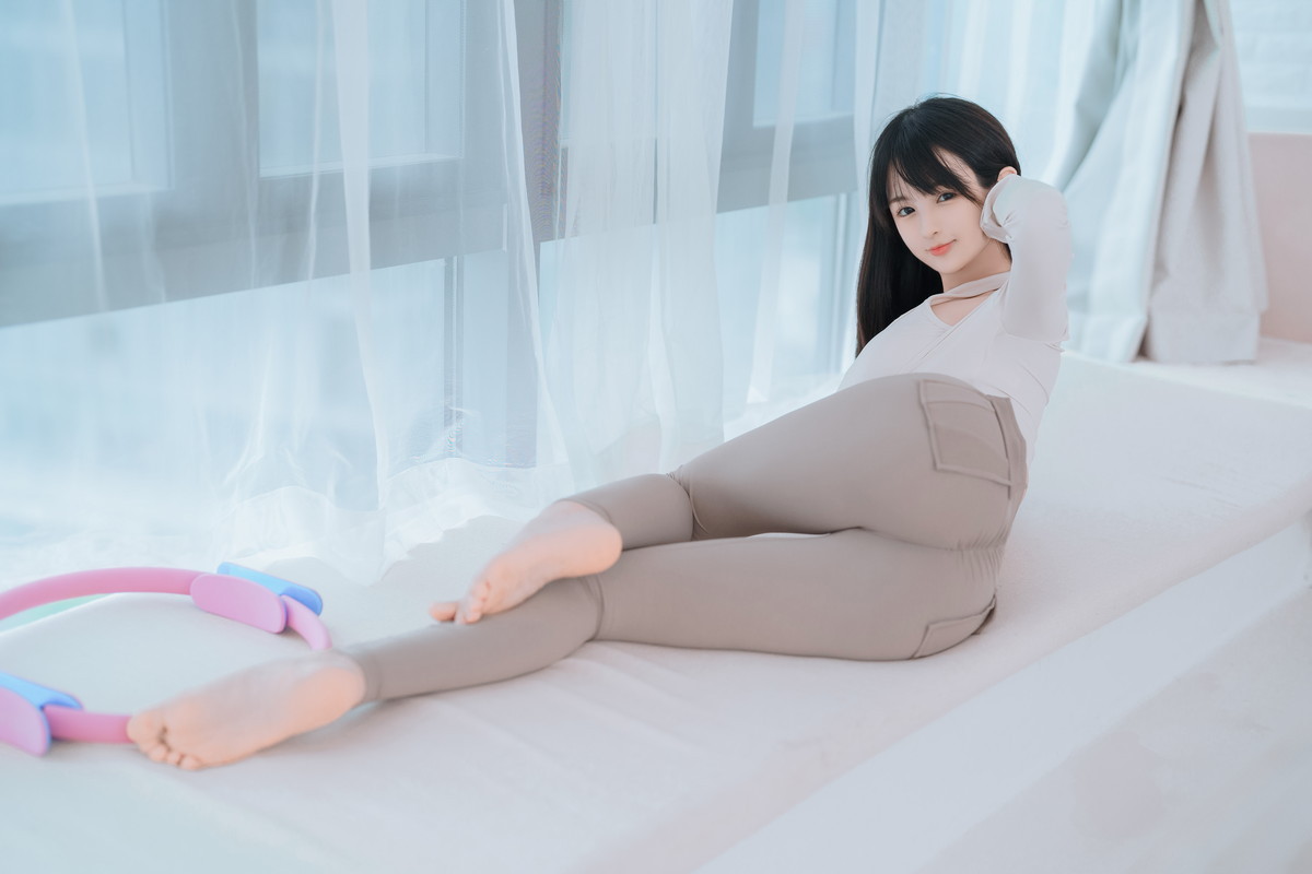 xgyw.top_网络美女桜井宁宁瑜伽妹妹主题性感紧身瑜伽服半脱秀惹火身材撩人诱惑写真111P