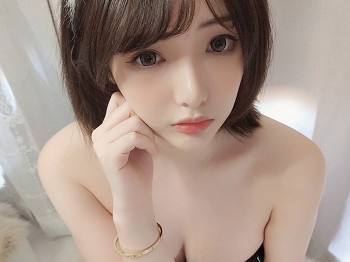动漫博主雯妹不讲道理漆皮裹胸主题私人性感黑色皮质内衣半脱露豪乳骚扰写真33P