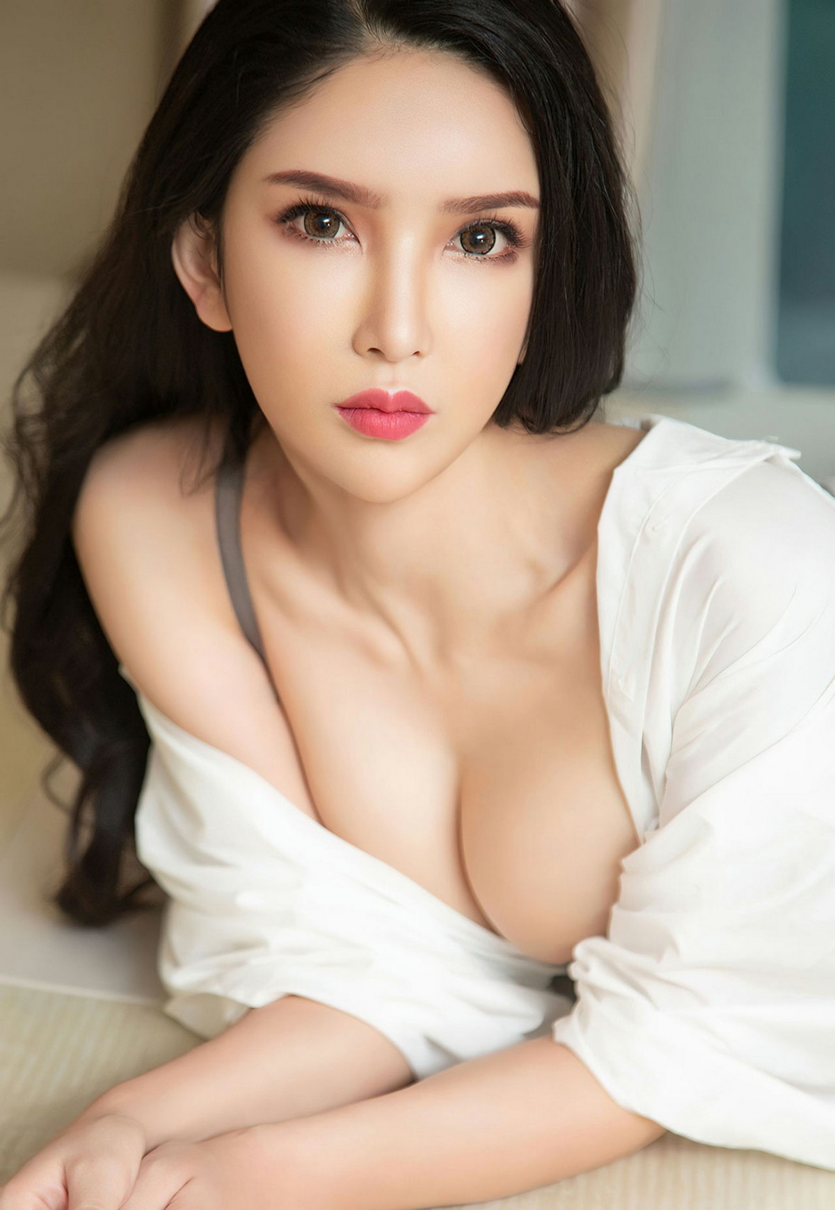 xgyw.top_[Ugirls爱尤物]No.2439_模特球球私房性感墨绿衬衫 白色睡衣秀完美身材诱惑写真35P