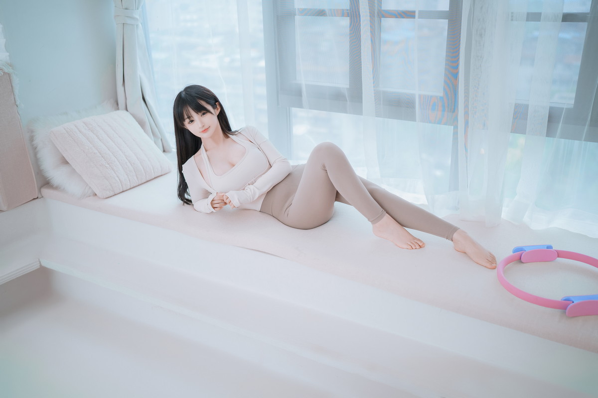 xgyw.top_网络美女桜井宁宁瑜伽妹妹主题性感紧身瑜伽服半脱秀惹火身材撩人诱惑写真111P