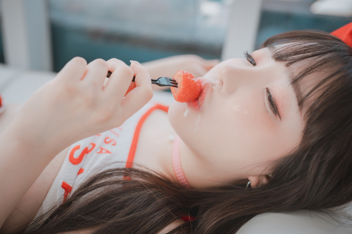 xgyw.top_[DJAWA]No.209_模特Yeeun_Strawbeery Girl主题私房性感红色短裙秀白嫩翘臀诱惑写真81P
