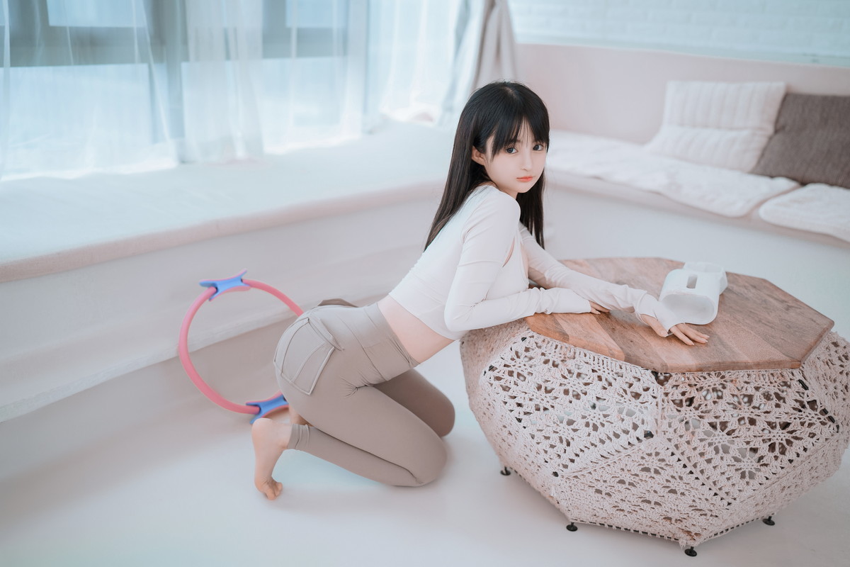 xgyw.top_网络美女桜井宁宁瑜伽妹妹主题性感紧身瑜伽服半脱秀惹火身材撩人诱惑写真111P