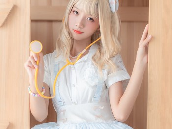 网络青春美女西瓜少女蓝Loli主题私人性感白色薄纱连身裙半撩露秀蜜桃臀美腿骚扰写真39P