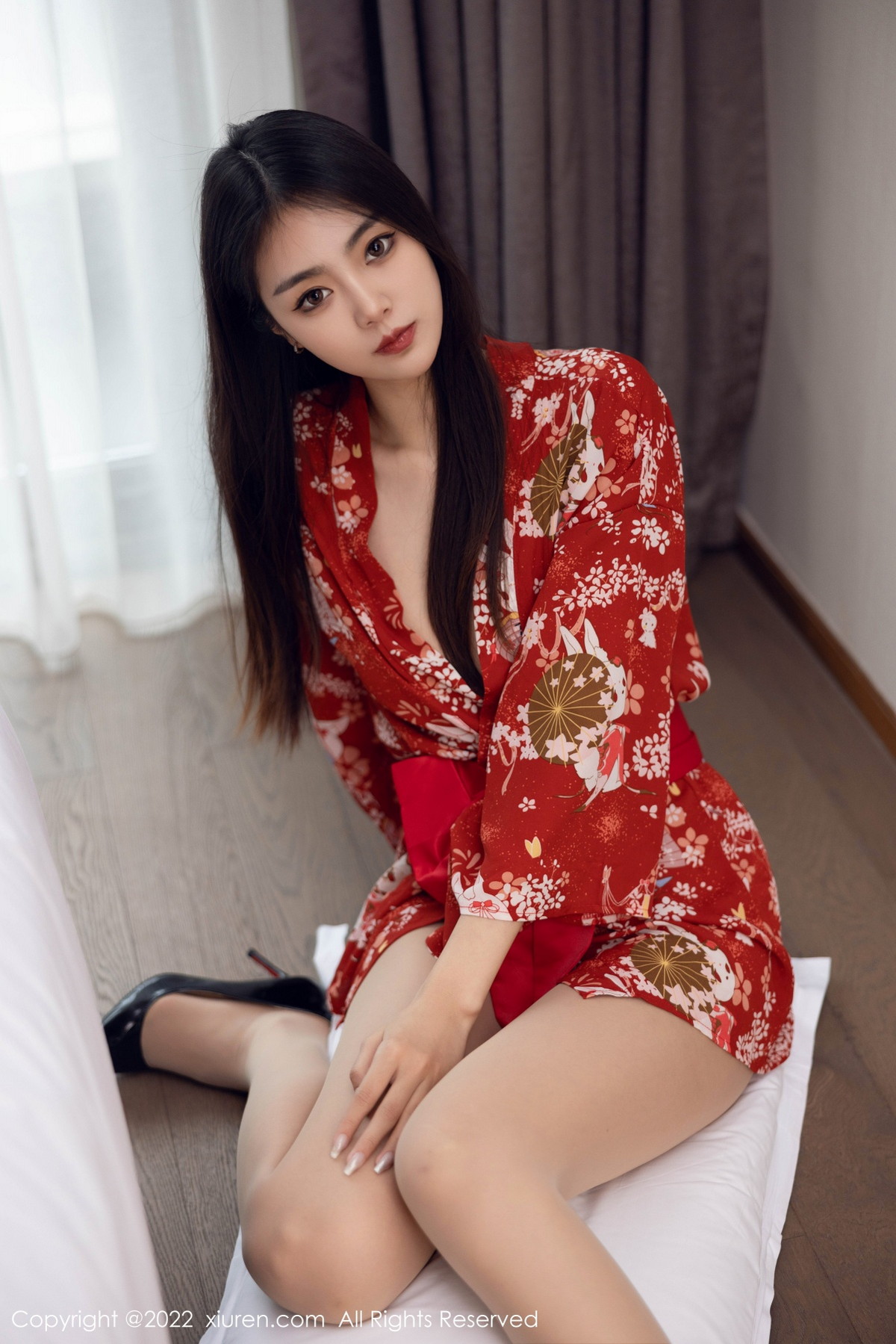 xgyw.top_XiuRen第5736_模特可乐Vicky红色图案服饰配超薄无内肉丝秀翘臀美腿诱惑写真53P