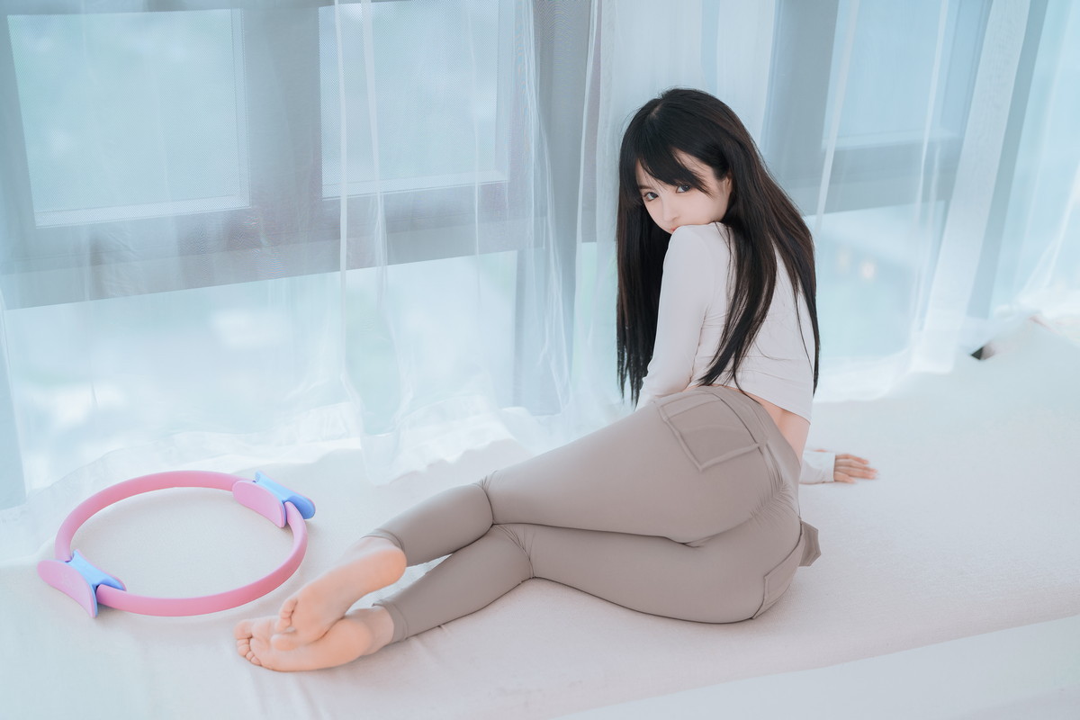 xgyw.top_网络美女桜井宁宁瑜伽妹妹主题性感紧身瑜伽服半脱秀惹火身材撩人诱惑写真111P