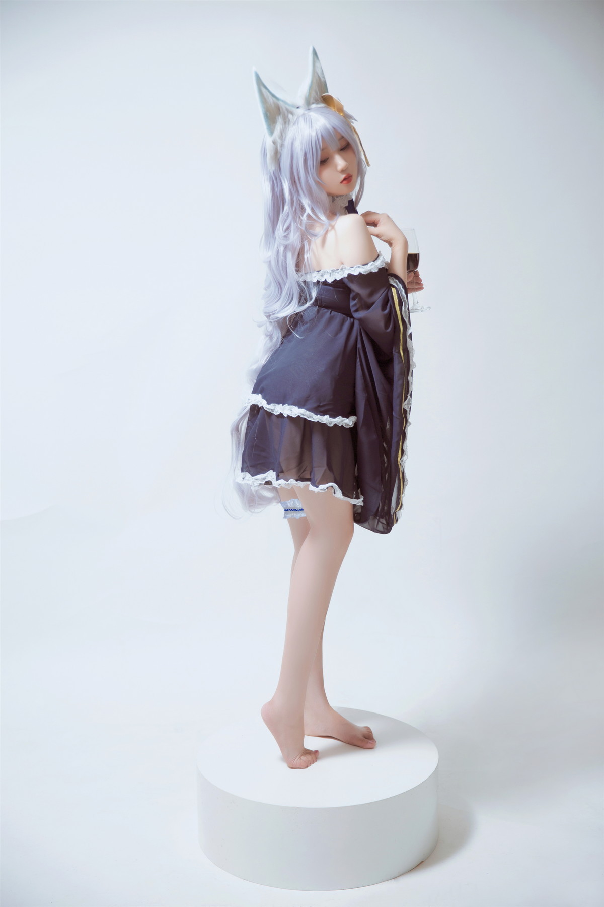 xgyw.top_Coser美女Ruby蘸酱美美碧蓝航线信浓睡衣主题性感低胸睡衣秀豪乳诱惑写真28P