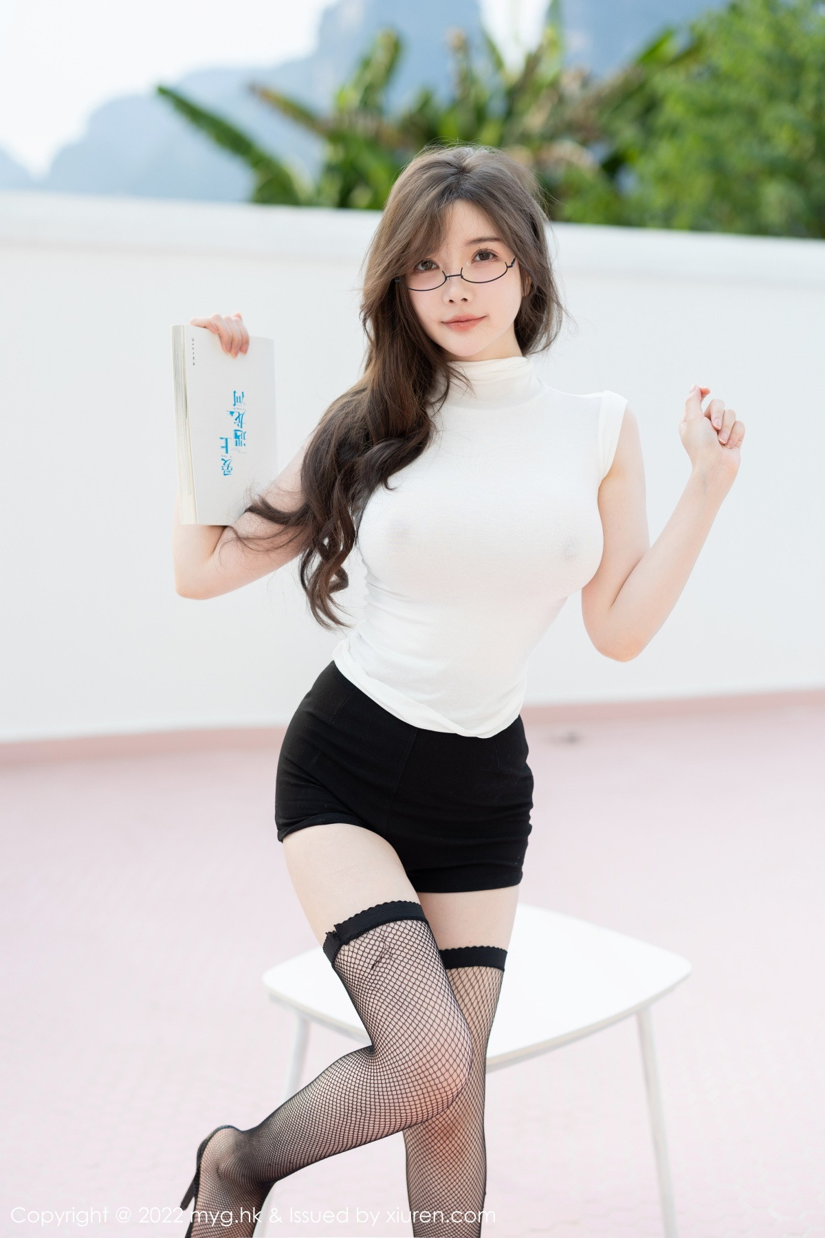 xgyw.top_[MyGirl美媛馆]Vol.643_模特糯美子桂林心愿旅拍性感白T配黑短裙秀丰满身材诱惑写真63P
