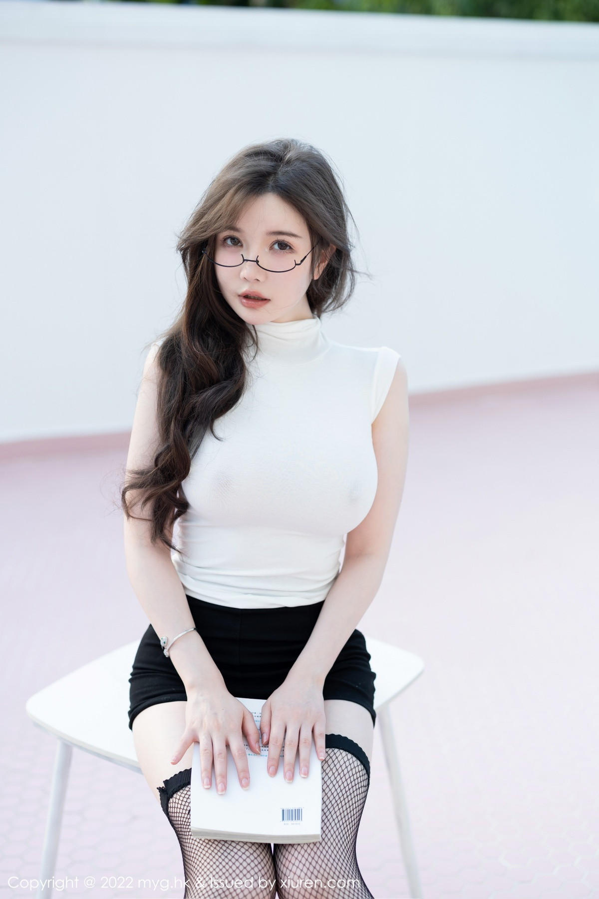xgyw.top_[MyGirl美媛馆]Vol.643_模特糯美子桂林心愿旅拍性感白T配黑短裙秀丰满身材诱惑写真63P