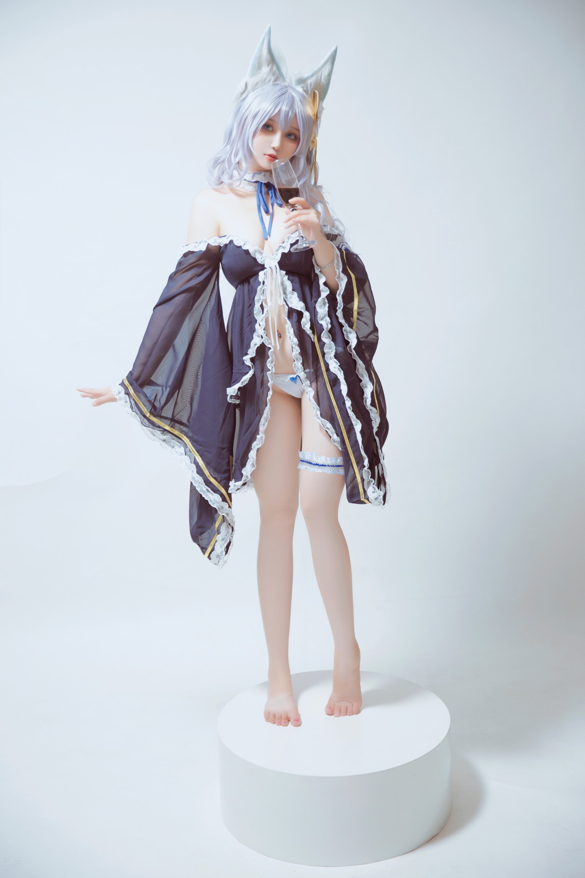 xgyw.top_Coser美女Ruby蘸酱美美碧蓝航线信浓睡衣主题性感低胸睡衣秀豪乳诱惑写真28P