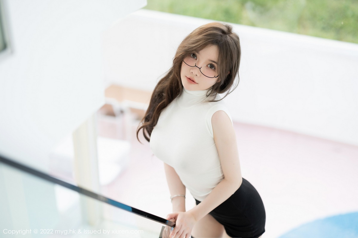 xgyw.top_[MyGirl美媛馆]Vol.643_模特糯美子桂林心愿旅拍性感白T配黑短裙秀丰满身材诱惑写真63P
