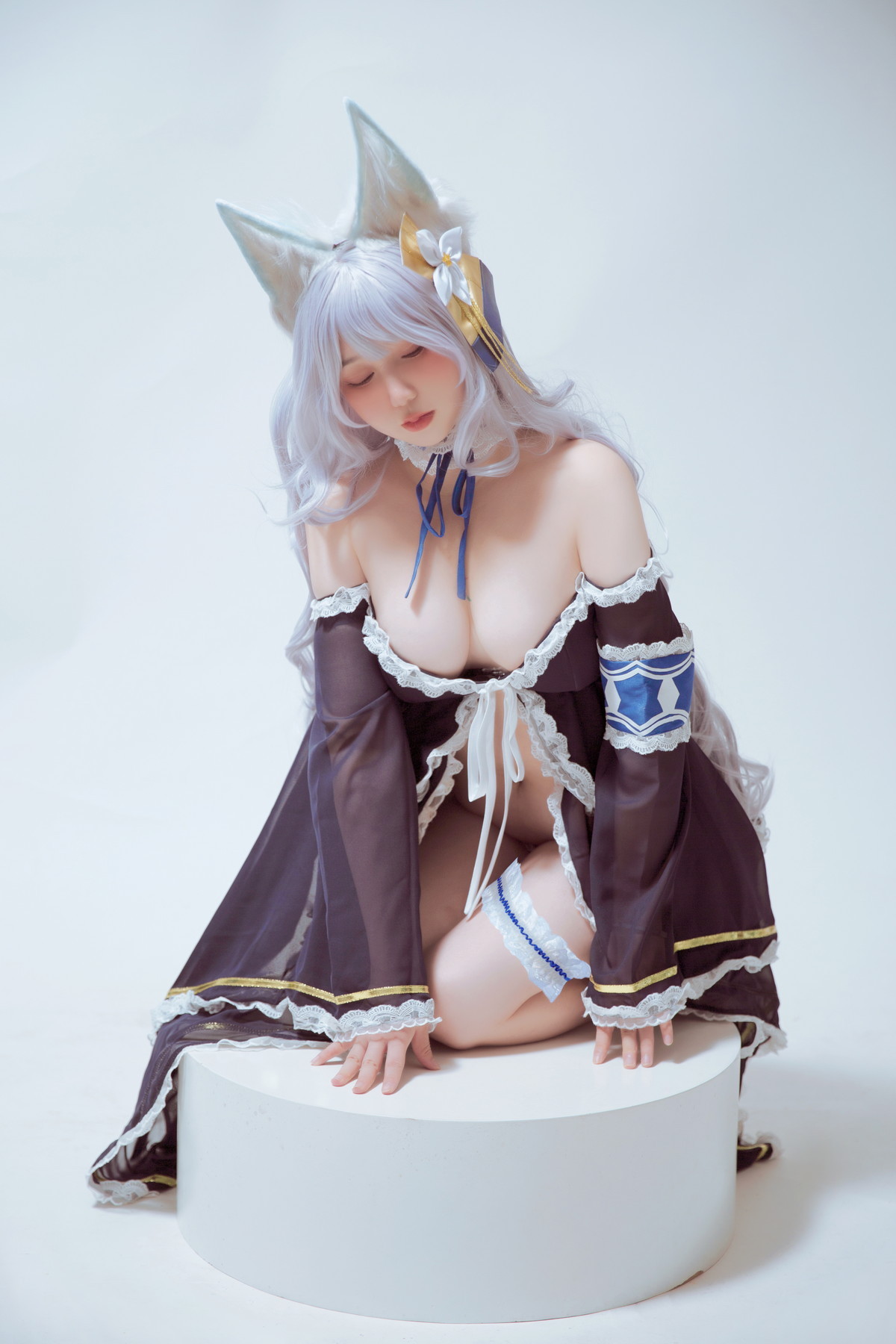 xgyw.top_Coser美女Ruby蘸酱美美碧蓝航线信浓睡衣主题性感低胸睡衣秀豪乳诱惑写真28P