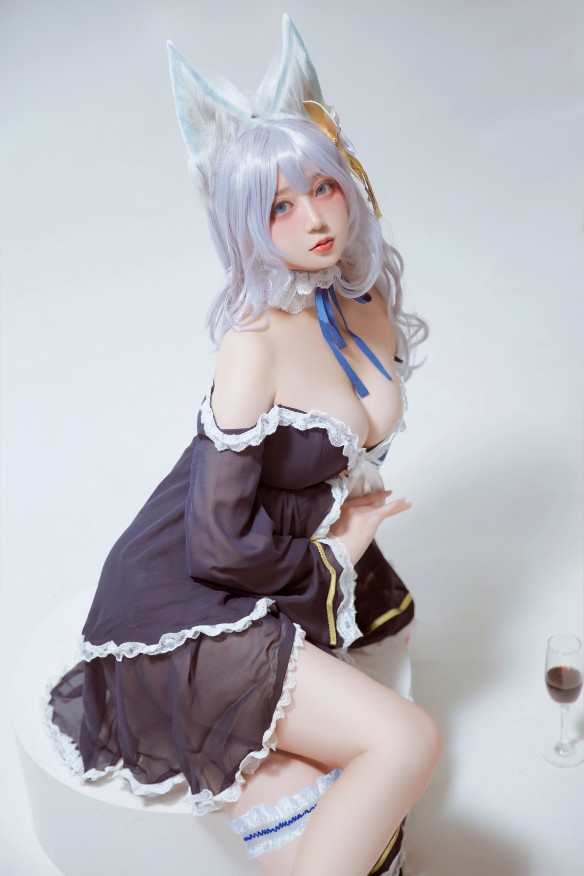 xgyw.top_Coser美女Ruby蘸酱美美碧蓝航线信浓睡衣主题性感低胸睡衣秀豪乳诱惑写真28P