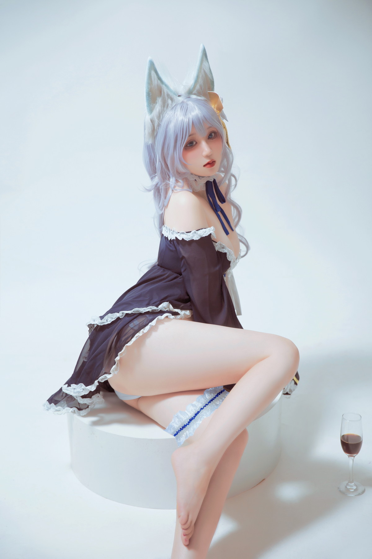 xgyw.top_Coser美女Ruby蘸酱美美碧蓝航线信浓睡衣主题性感低胸睡衣秀豪乳诱惑写真28P
