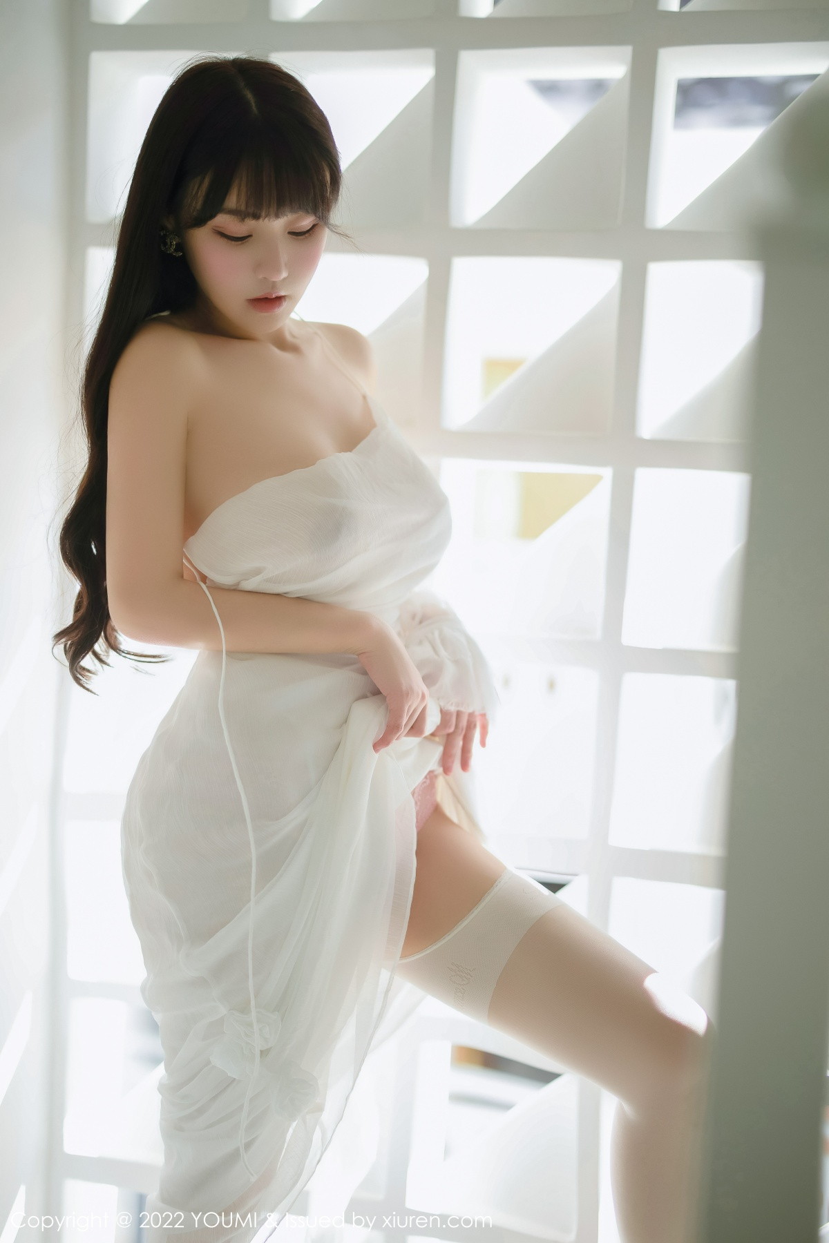 xgyw.top_[YouMi尤蜜荟]Vol.856_女神朱可儿Flora西双版纳旅拍白色连衣长裙配白丝吊袜诱惑写真88P